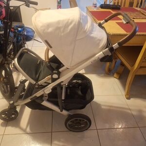 Cruz White and Black Stroller